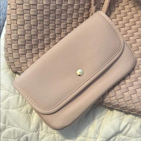 Elegant Woven Tote Bag in Blush Pink - Picture 4 of 9